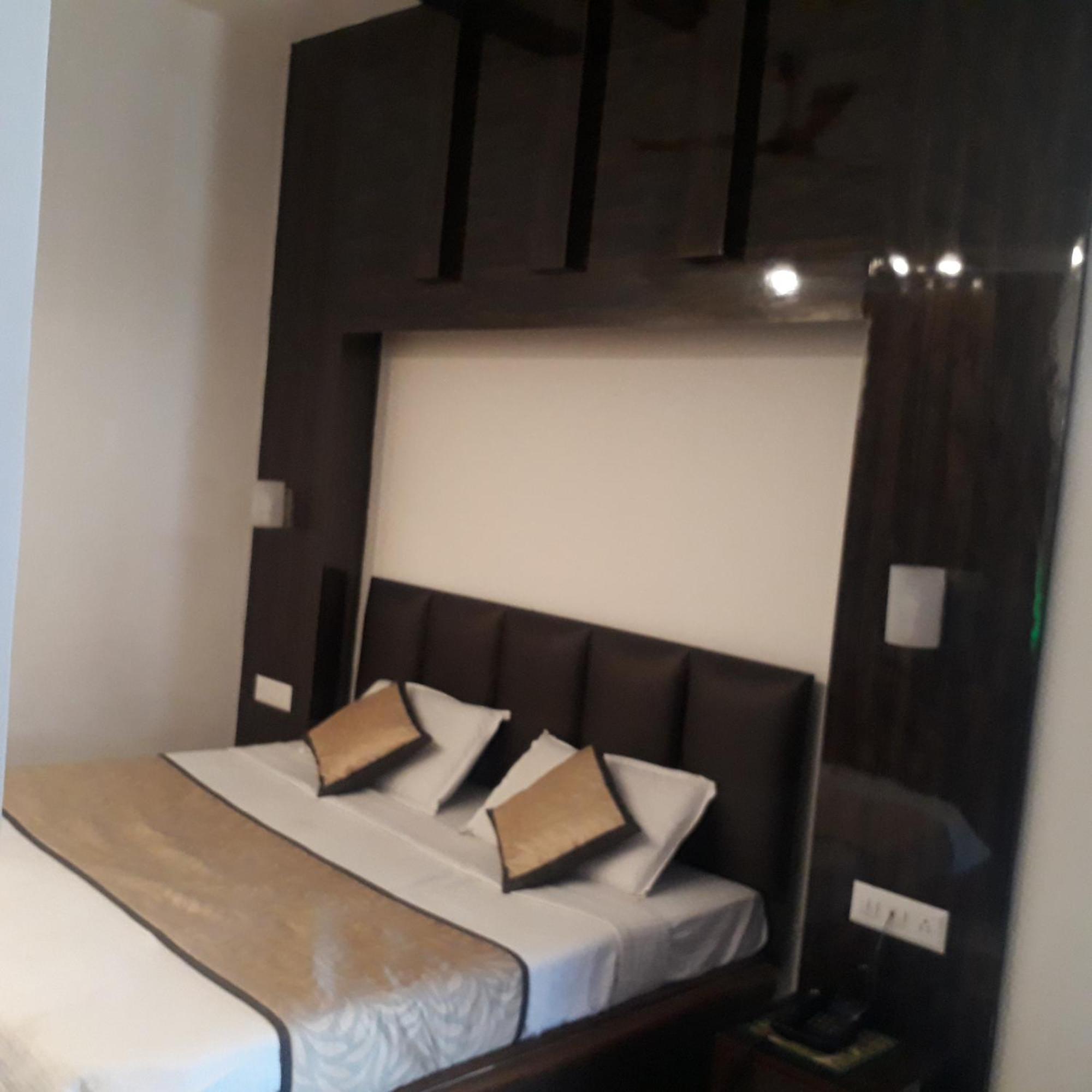 Hotel Ur Prayagraj Exterior foto